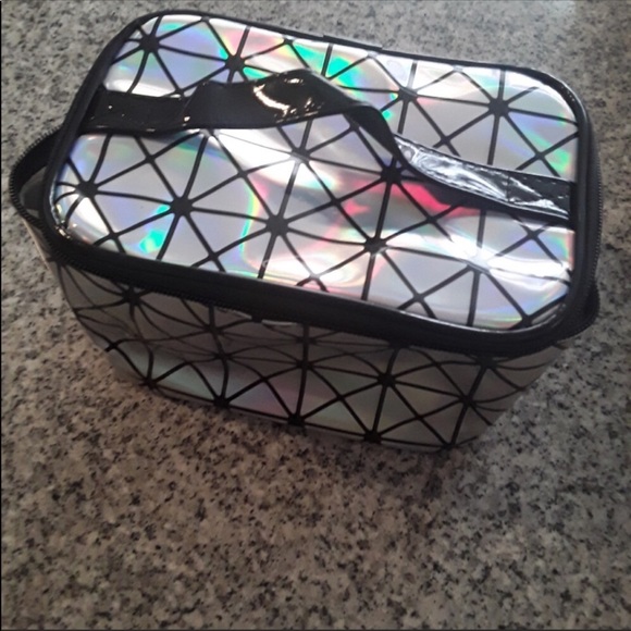 Geo Design Silver Holographic Cosmetics Bag new - Picture 3 of 5